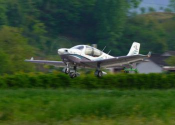 我国首个民企自主研发通用飞机GA20成功取证